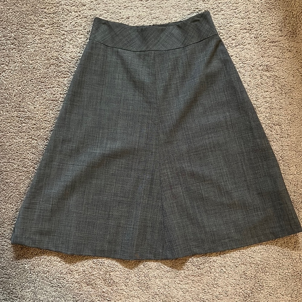 Banana Republic skirt, brand new, size 2, color grey